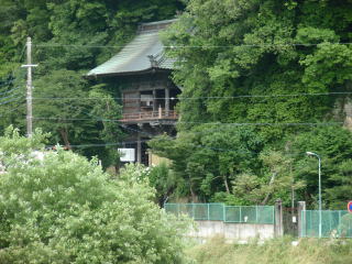 懸崖式堂宇　岩室観音堂　遠景